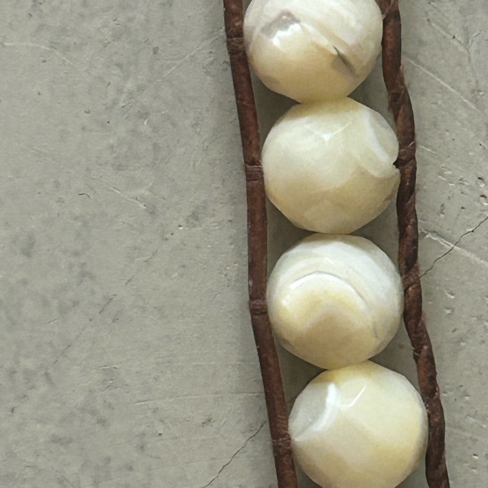 Chan Luu single wrap bracelet. Cream calcite faceted stones brown leather rails - Picture 4 of 6